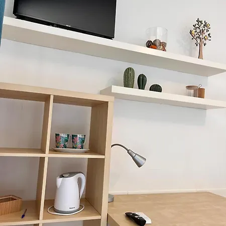 3 Guest house *