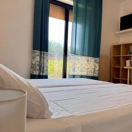 3 Guest house *