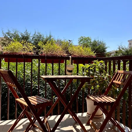 3 Guest house *